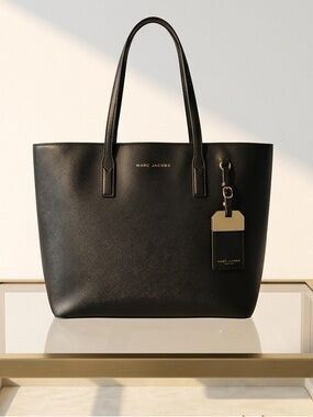 MARC JACOBS | SAFFIANO LEATHER TOTE |LUGGAGE TAG TOTE